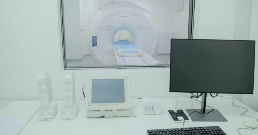 Salud trabaja en la implementación de servicios de imagenología en el hospital “Dr. Hernán Messuti”