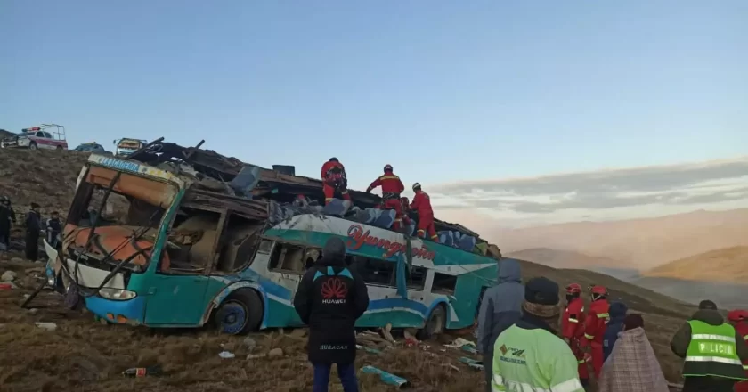 Accidente de tránsito en la carretera Apolo – La Paz deja 6 personas fallecidas y casi 20 heridos
