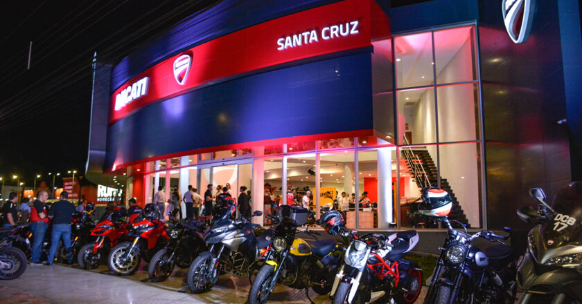 Ducati, la marca de motocicletas más exclusiva del mundo, estrena showroom con una amplia oferta de modelos y artículos de su portafolio