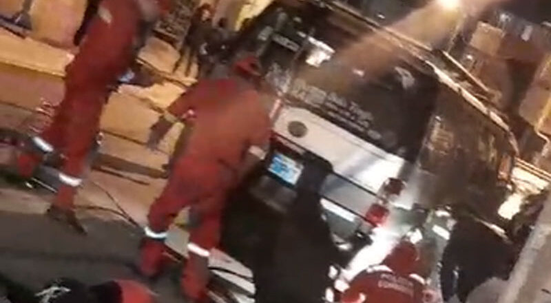 Chofer con aliento alcohólico excede velocidad y mata a una pareja de esposos que estaba en la acera