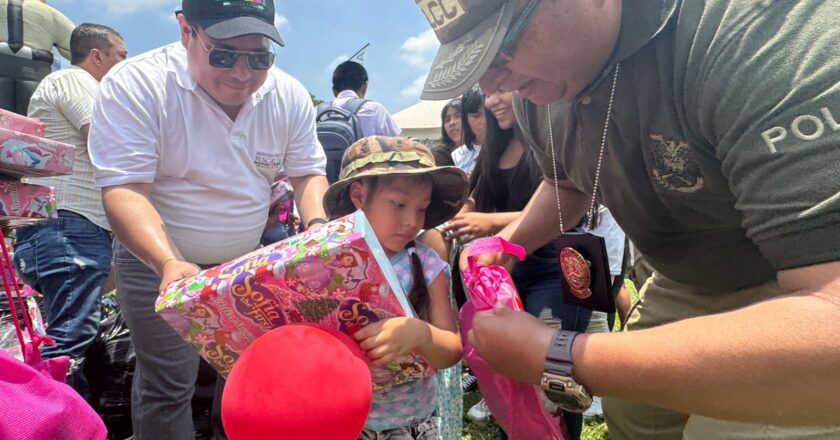 Dos hogares de acogida de niños recibieron regalos y víveres por parte de la Fiscalía de Santa Cruz