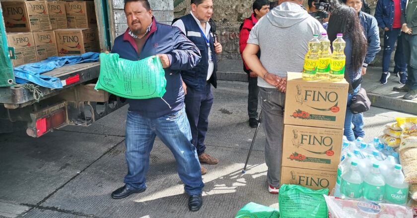 Envían otras 11 toneladas de alimentos, médicos y ambulancias para socorrer a trasportistas varados por los bloqueos
