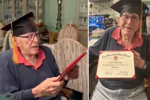 Veterano de la segunda guerra mundial de 96 años, recibe su diploma de la secundaria