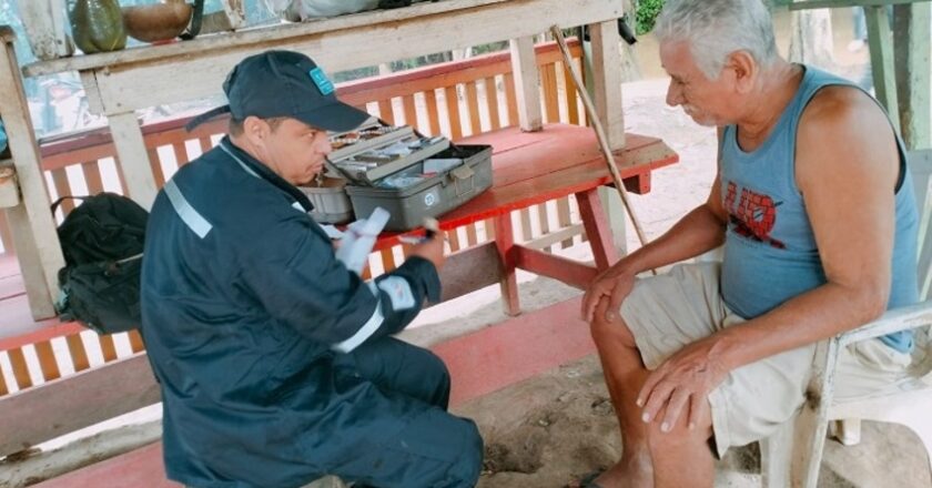 Salud: En Cobija médicos y enfermeras atienden en seis albergues a 1.800 damnificados