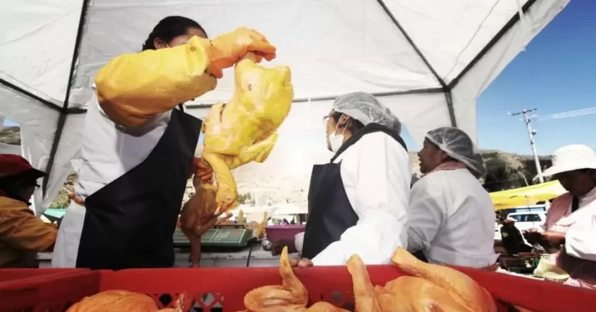 Ferias simultáneas en La Paz y El Alto ofertarán más de 4.000 unidades de pollo y otros alimentos a precio justo