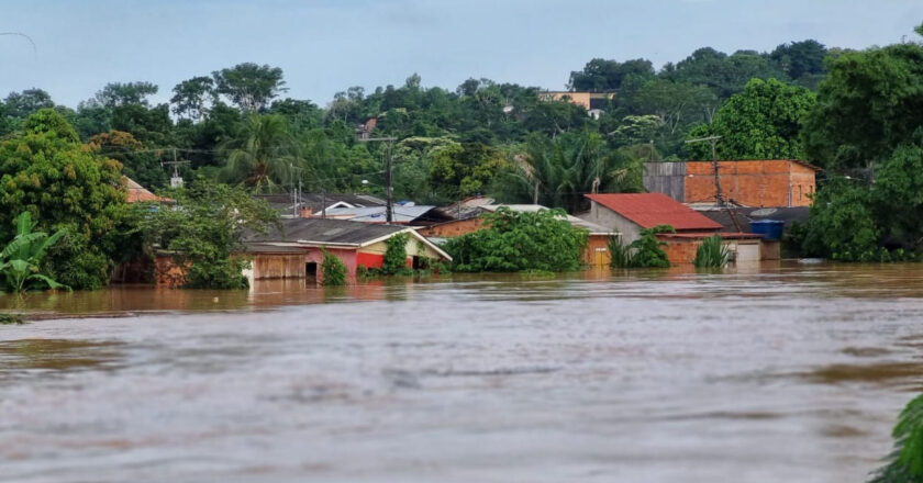 Efectos de las lluvias obligan a suspender clases en escuelas de tres regiones: 1.600 estudiantes perjudicados