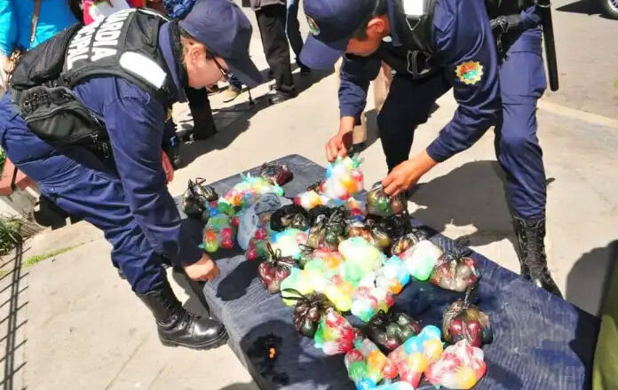 La Paz: la multa por vender globos con agua será de hasta Bs1.200