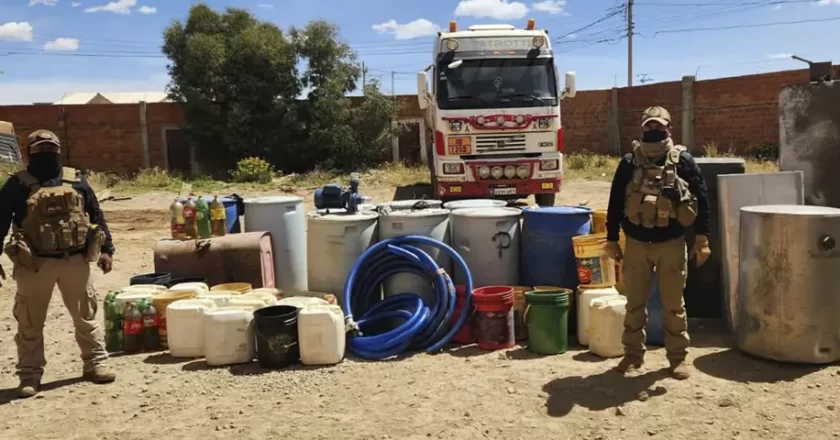 Incautan 1.800 litros de diésel que se presume tenían como destino Perú
