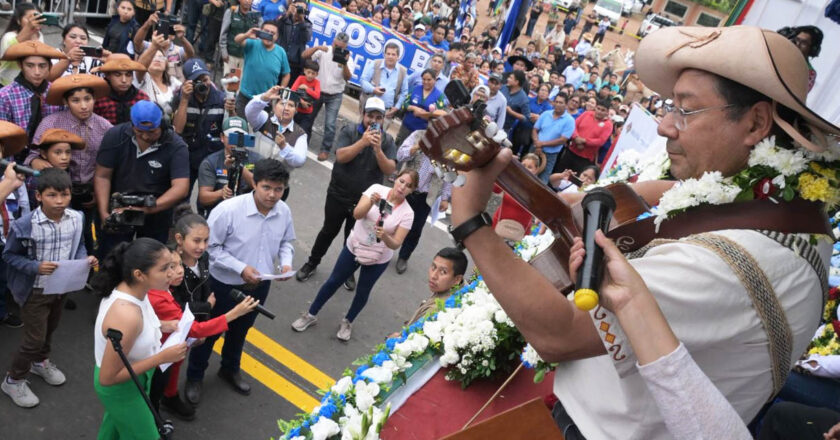 La población de Villa Montes recibe nueve obras de manos del presidente Lucho Arce