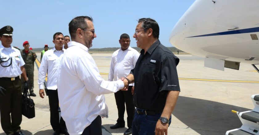 Presidente Arce arriba a Venezuela y es recibido por la comitiva internacional del ALBA – TCP