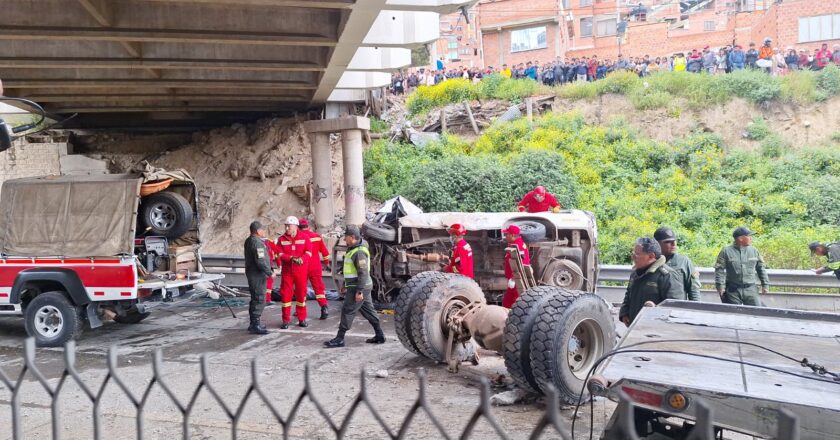 Los 16 heridos del accidente en la Autopista La Paz – El Alto están internados en tres centros de salud