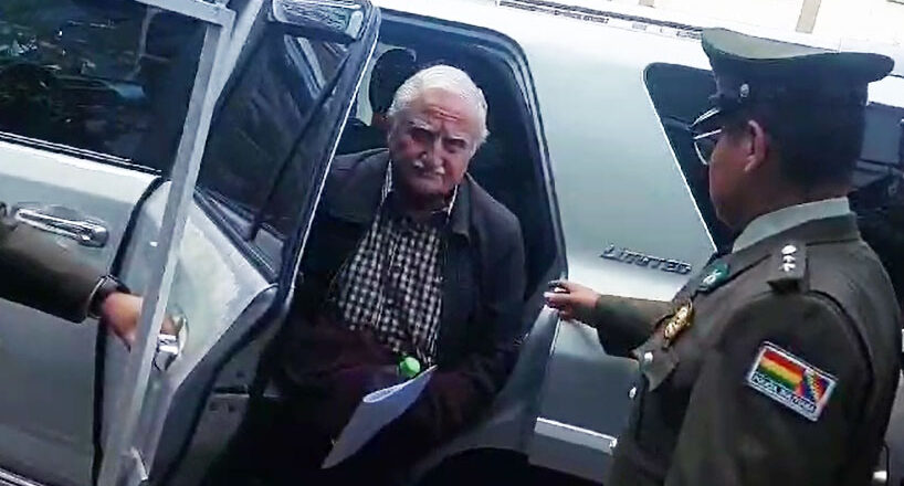 Juez dicta detención domiciliaria para Echazú por el caso de las piscinas de evaporación