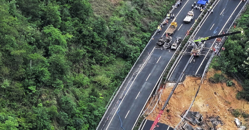 Al menos 24 muertos por el desplome de una carretera en el sur de China