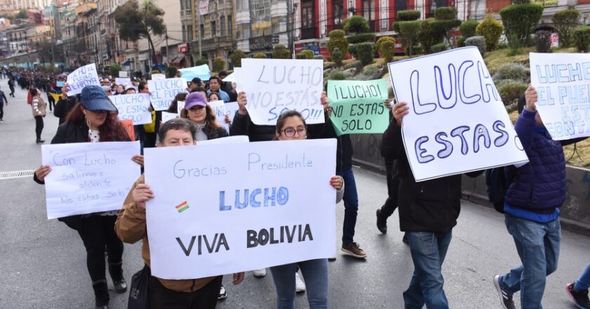 Marchas en La Paz y Cochabamba respaldan al Gobierno de Arce y rechazan anuncios de bloqueos