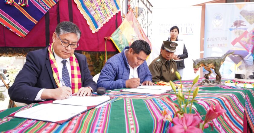 Lanchipa suscribe convenio con el Alcalde de Toro Toro para garantizar oficinas fiscales para el municipio