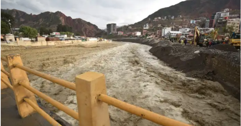 Activan alerta Naranja por lluvias en Chuquisaca, Potosí y Oruro y riesgos de desborde de ríos en La Paz y Oruro