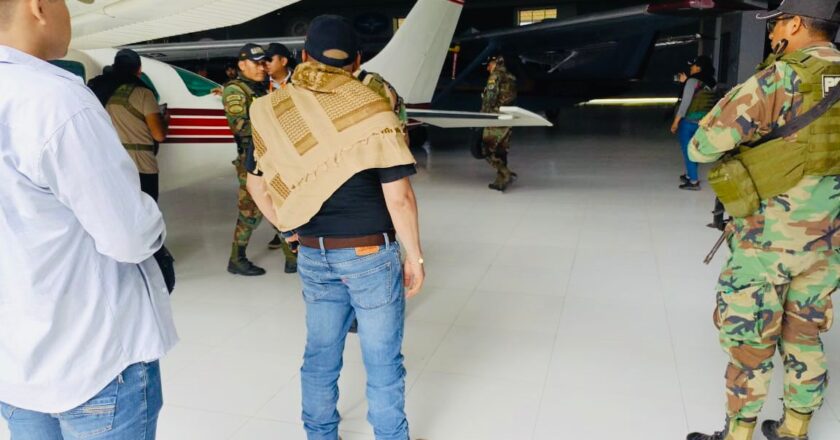 Fiscalía Departamental del Beni y FELCN recuperan, precintan y secuestran en San Borja la avioneta robada en Paraguay y 400 litros de AV -Gas