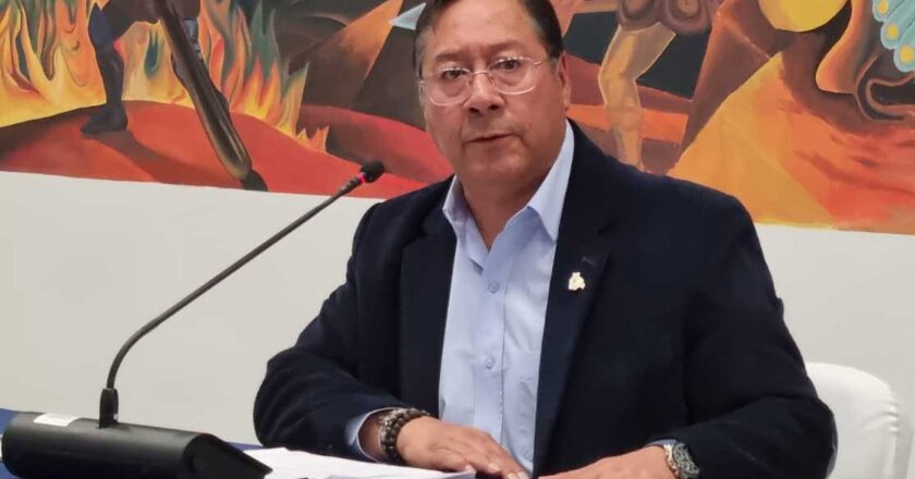 Arce deja en manos de las organizaciones sociales del MAS su repostulación para 2025