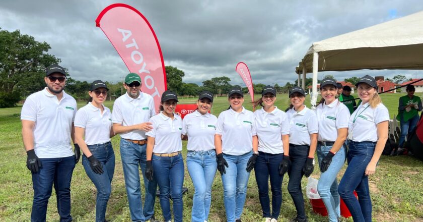 Banco Ganadero colabora con Ecosector para plantar 150 árboles de Tajibo