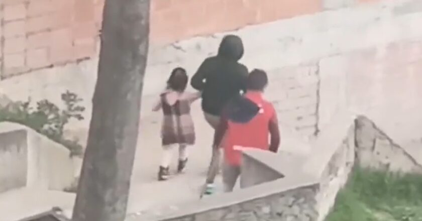 La Policía en La Paz aprehende al hombre que golpeó a su pareja frente a su hija