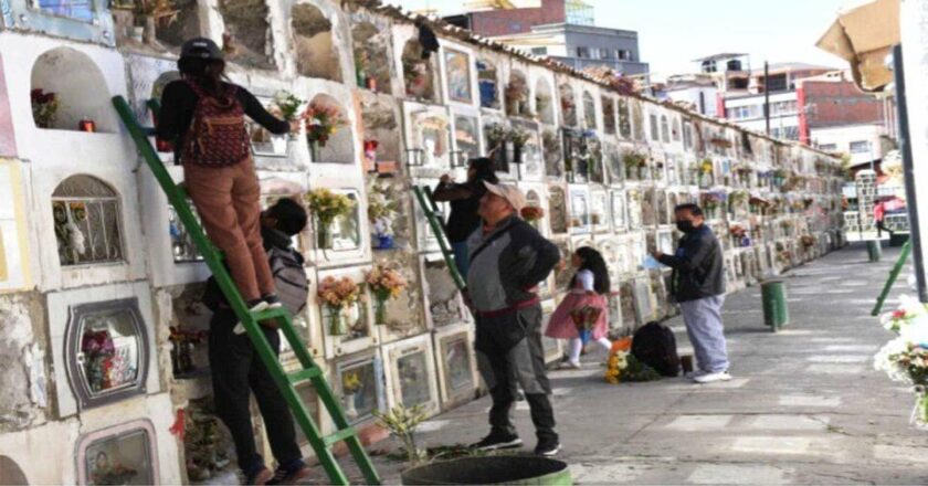 La Alcaldía de La Paz ajusta las tarifas de servicios funerarios, incluyendo un incremento en los precios