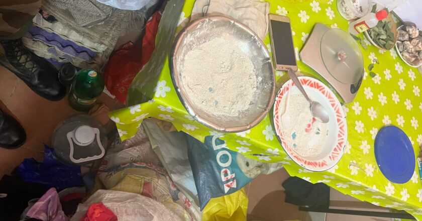 Aprehenden a una pareja en La Paz acusada por almacenar cocaína y marihuana en su casa