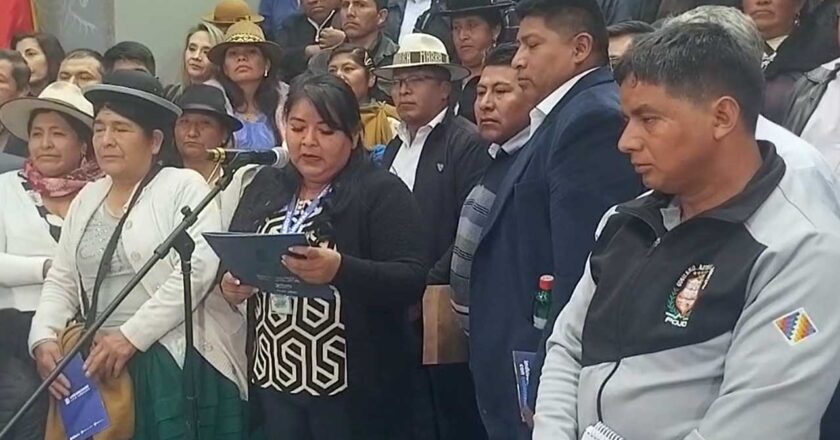 Un grupo de alcaldes exige la aprobación de los contratos del litio y pide la reelección de Arce