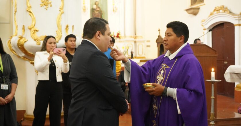 Fiscal General asiste a la misa del primer día de Cuaresma en la Catedral Metropolitana de Sucre