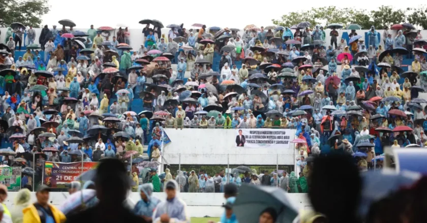 Tensión en Bulo Bulo durante proclamación de Evo Morales: pancarta en apoyo a Andrónico desata polémica