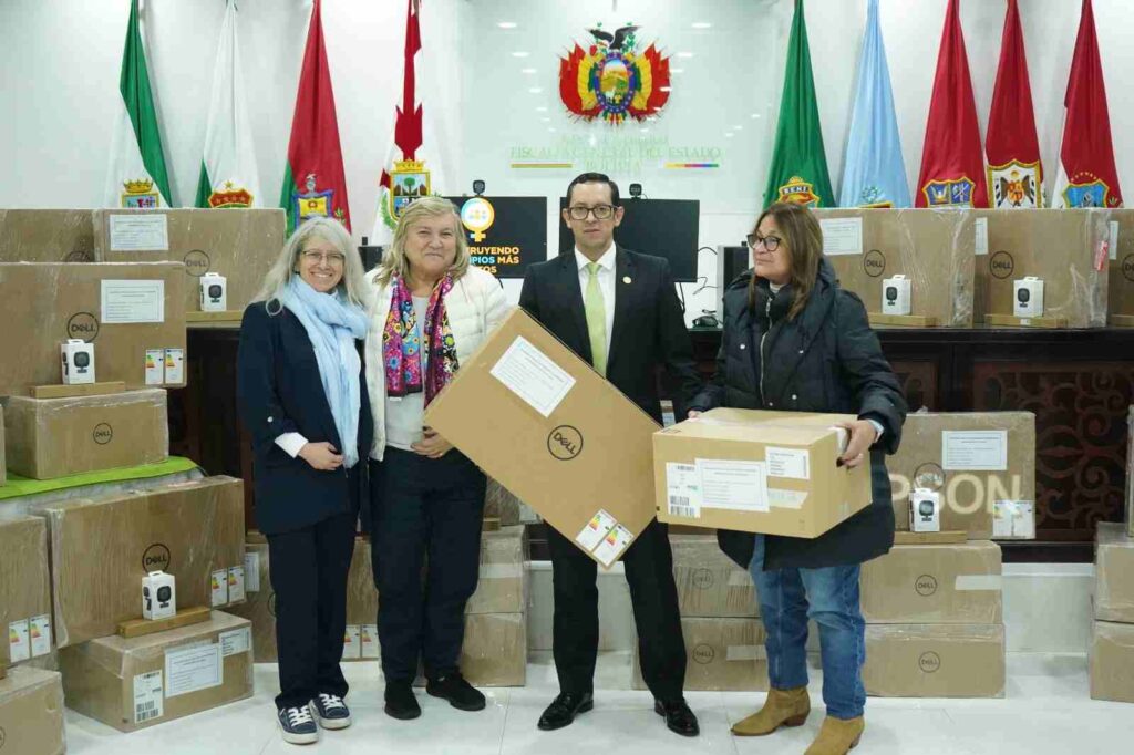 Fiscalía General recibe nuevos equipos de computación