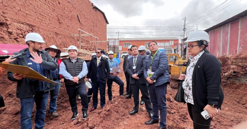 Fiscal General inspecciona el avance de la construcción del edificio para la Fiscalía de Chuquisaca e IDIF