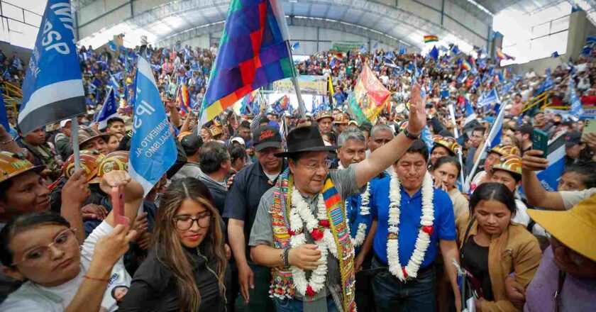 Luis Arce oficializa su candidatura presidencial y asegura triunfo en agosto