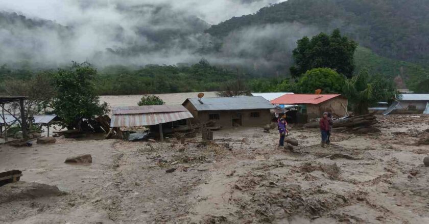Mazamorra en Apolo arrasa con 15 viviendas y hay dos personas desaparecidas