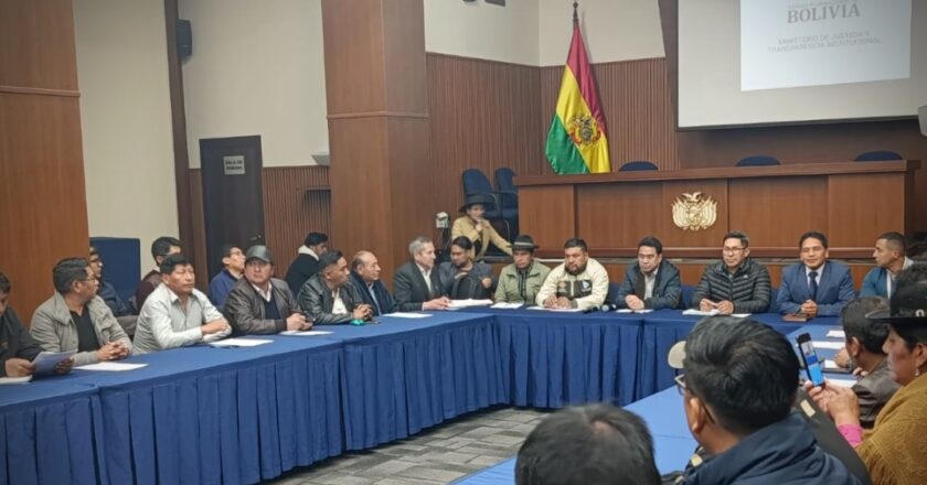 Gobierno y Contracabol inician reunión sobre alza del precio de la carne de res
