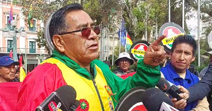 Aparece precandidato que impulsa el modelo de Trump para cuidar la industria nacional y restringir importación