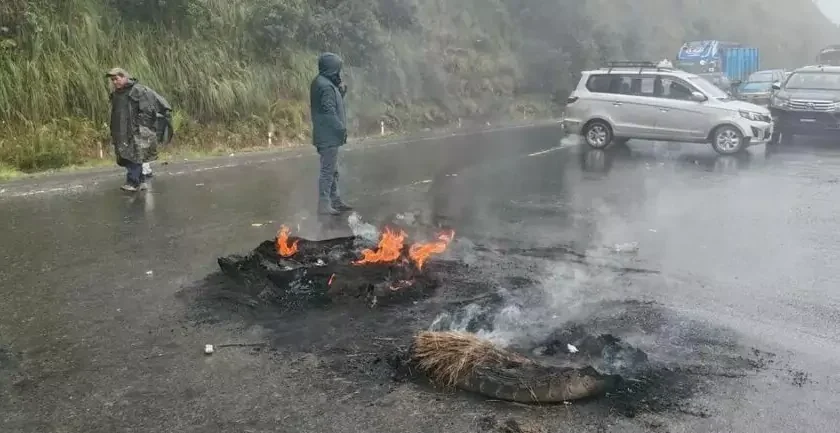 Los transportistas comienzan un bloqueo y cierran el acceso hacia los Yungas
