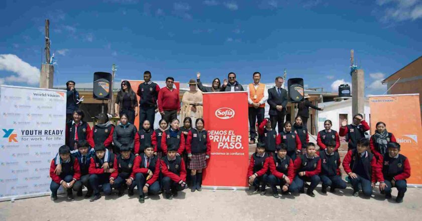 Programa Youth Ready empodera a 90 jóvenes de La Paz y Cochabamba con apoyo de Sofía y World Vision