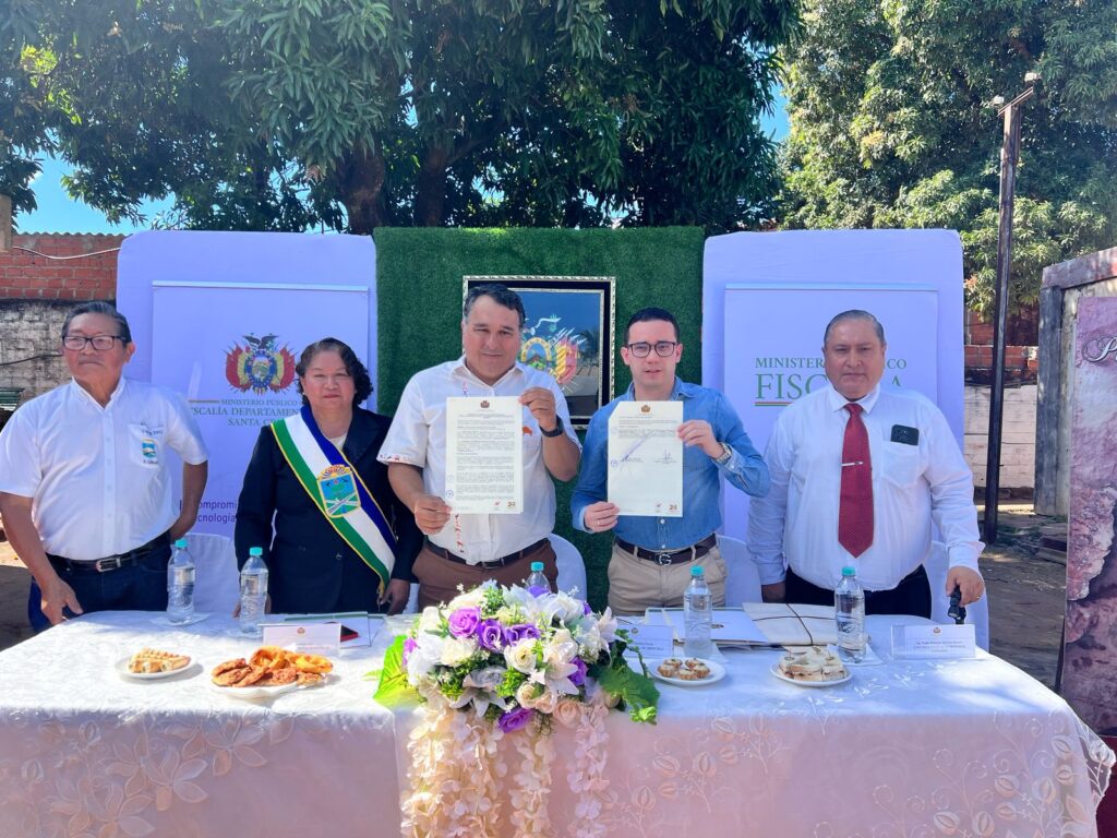 En el marco de la Resolución emitida por el Fiscal General del Estado, Roger Mariaca Montenegro, el Fiscal Departamental de Santa Cruz, Alberto Zeballos Flores, inauguró hoy el nuevo Asiento Fiscal del municipio de Roboré