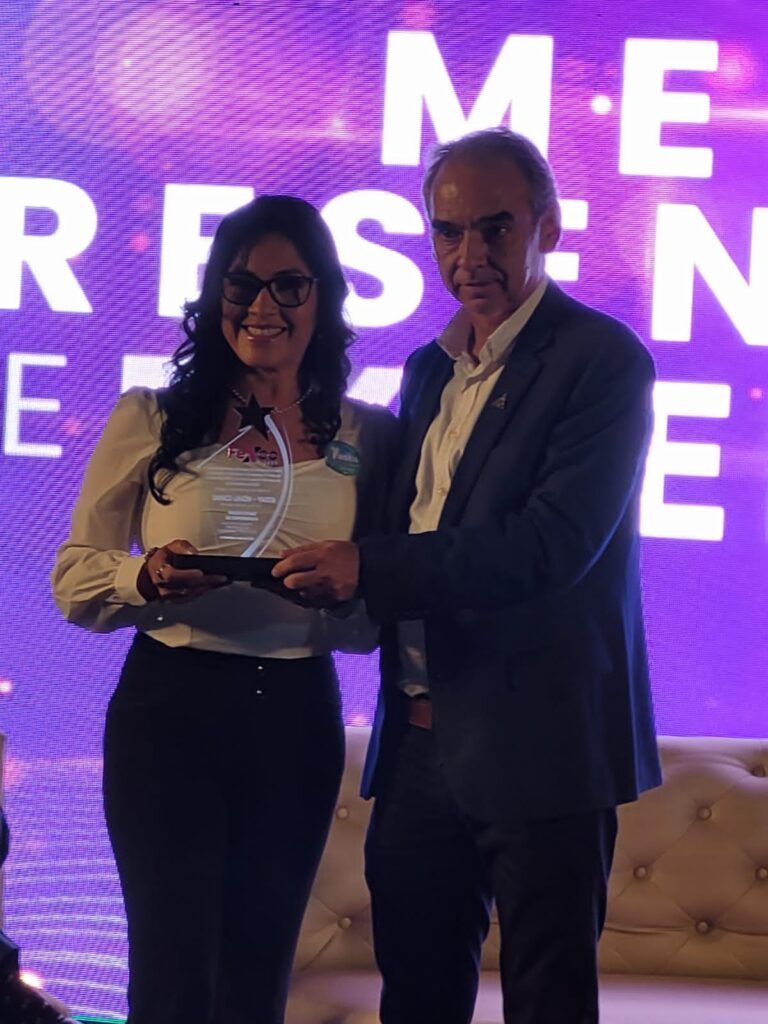 Banco Unión recibe el premio a “Mejor Stand a la Experiencia”