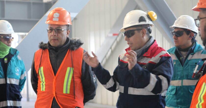 Comcipo visita plantas industriales de YLB y verifica producción de la industria del litio