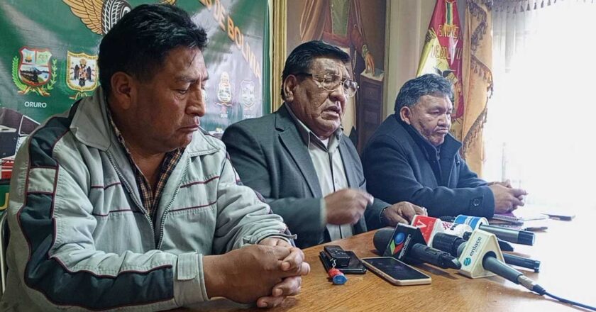 Choferes dicen que no pueden tolerar más la escasez de combustible y advierten con conflicto