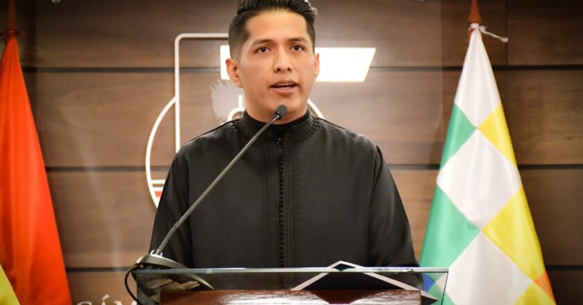 Andrónico pide consenso legislativo para aprobar créditos destinados a la compra de gasolina y diésel