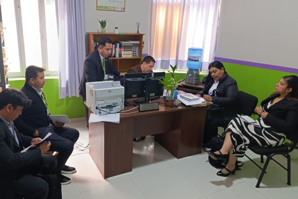 Comisión de la Fiscalía General aplica la evaluación del desempeño a Fiscales de Cochabamba