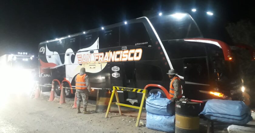 Armada Boliviana decomisa mercadería de contrabando valorada en más de Bs. 133.000 en Suticollo