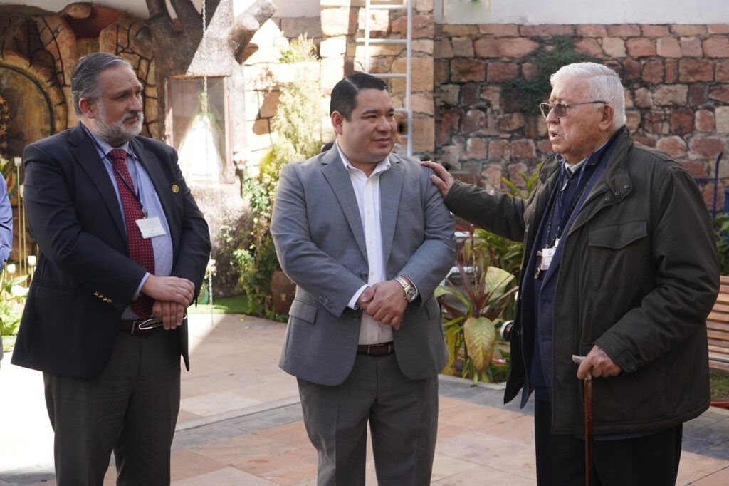 Fiscalía General recibió la visita del Arzobispo Emérito de Sucre