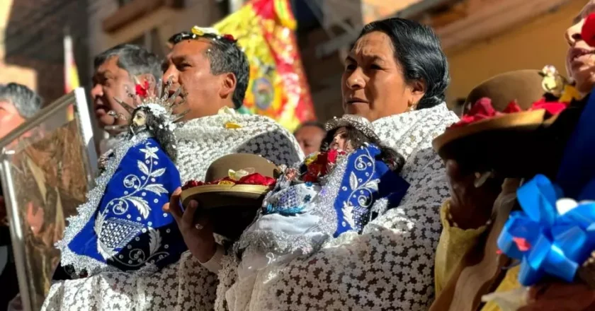 Fraternidades toman las calles en la promesa al Señor del Gran Poder en La Paz