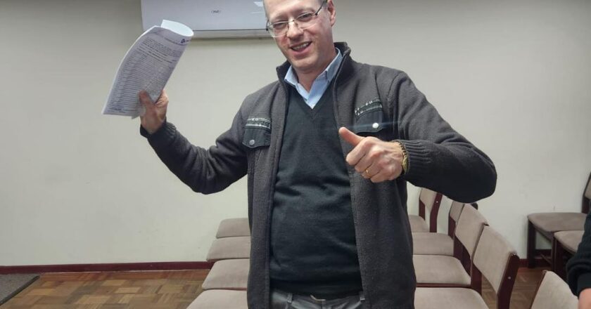 Jaime Dunn se apresta a inscribir su candidatura luego de trámite en la Contraloría