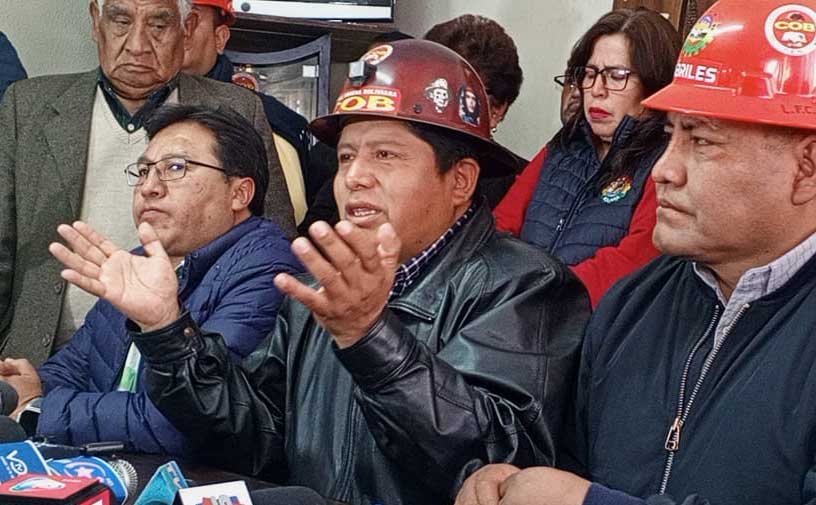 El ejecutivo de la Central Obrera Boliviana (COB), Juan Carlos Huarachi, abogó por la aprobación de créditos internacionales para sobrellevar la actual crisis económica. Dijo a los actuales candidatos que no mientan y reconozcan esta necesidad.