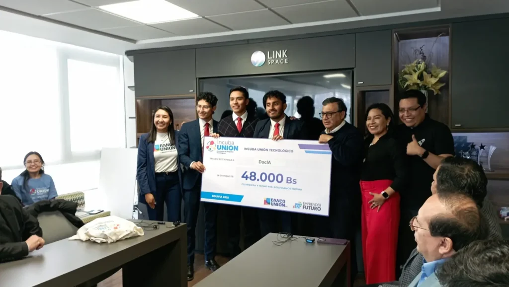 Banco Unión culmina programas que impulsan el emprendimiento femenino y tecnológico en Bolivia