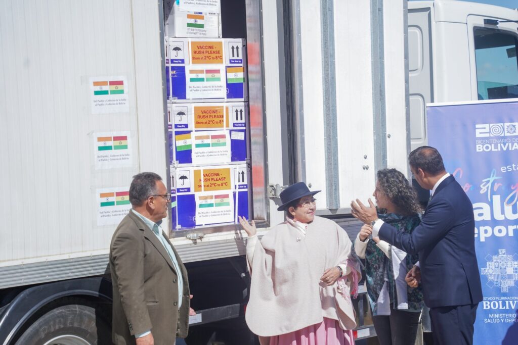 Bolivia recibe 300.000 vacunas contra el sarampión y la rubéola donadas por la India